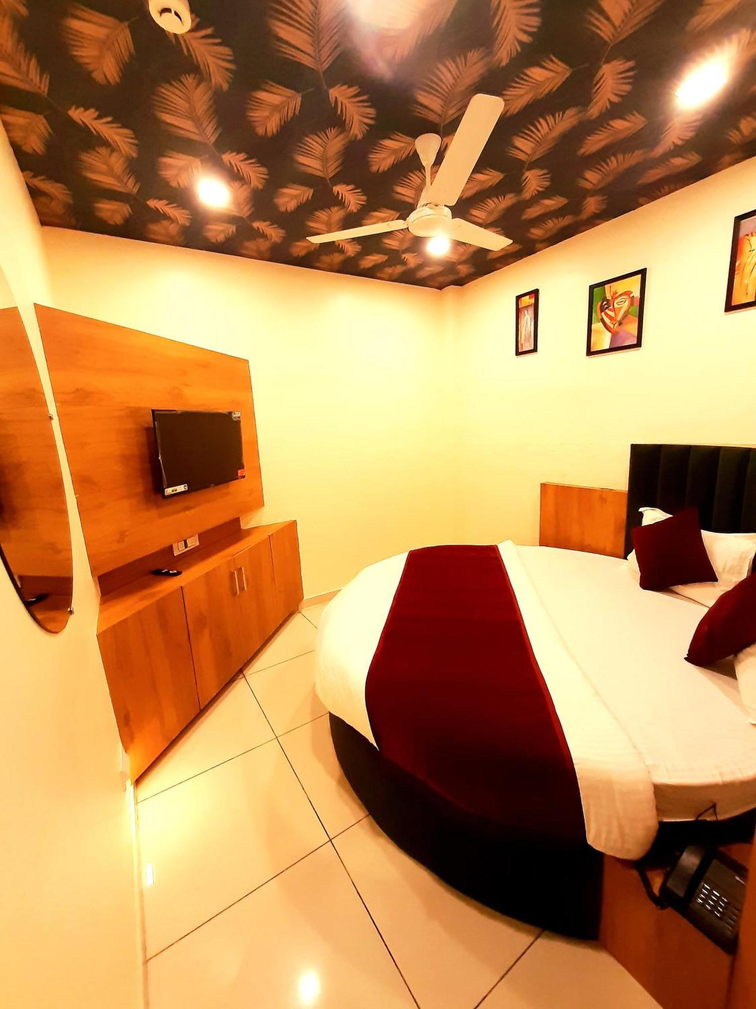 Hotel Suncity Αχμπανταμπάντ Εξωτερικό φωτογραφία