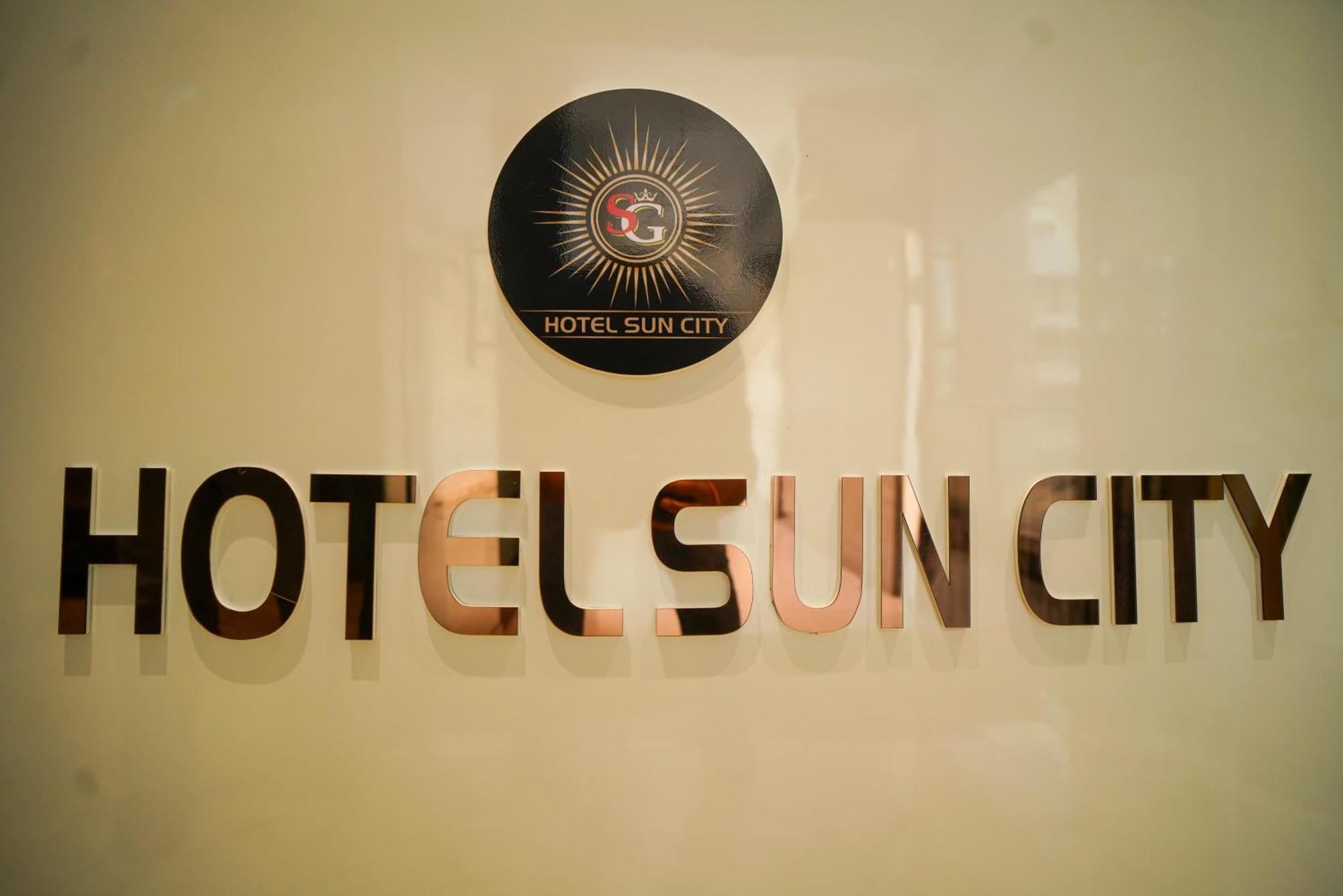 Hotel Suncity Αχμπανταμπάντ Εξωτερικό φωτογραφία