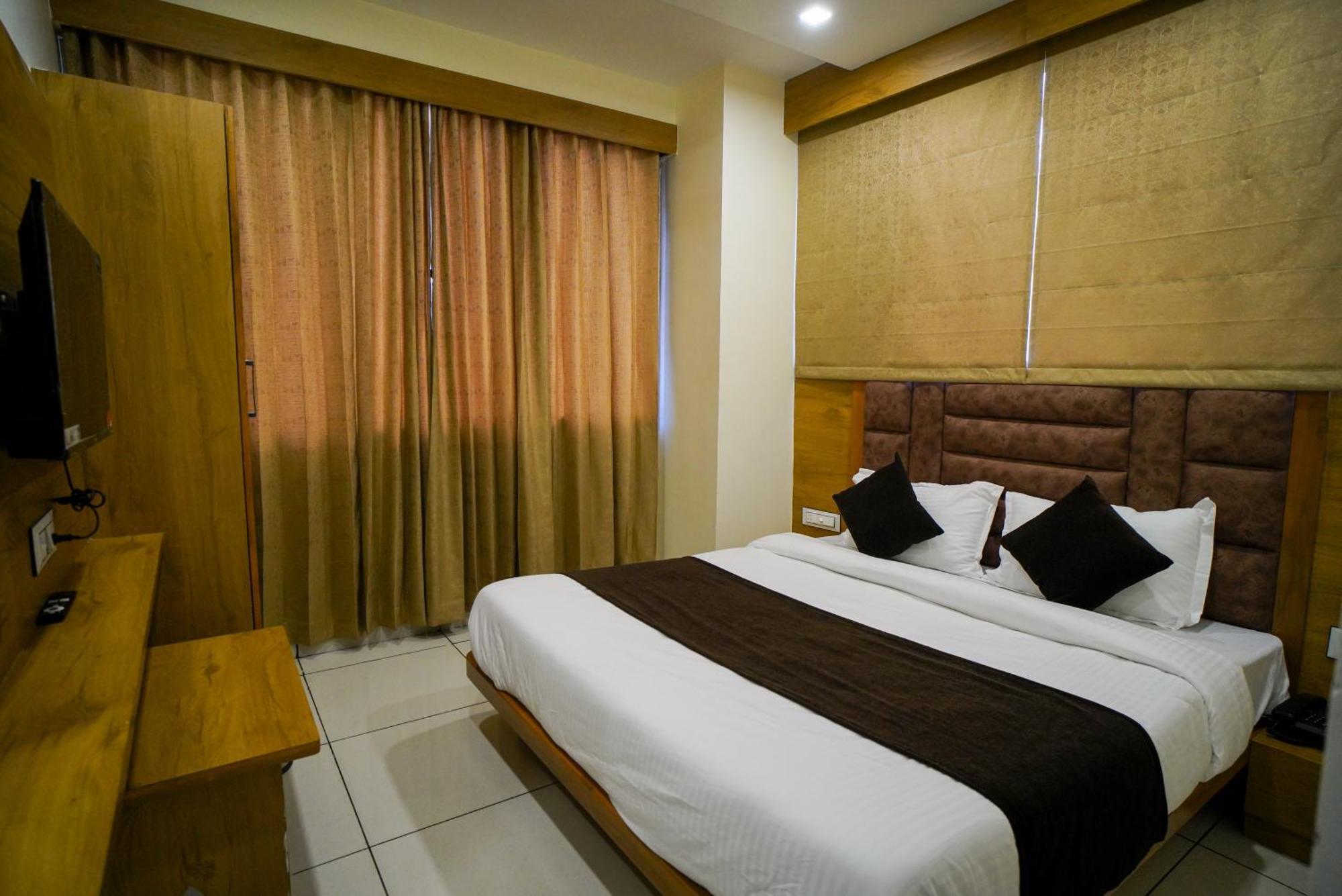 Hotel Suncity Αχμπανταμπάντ Εξωτερικό φωτογραφία