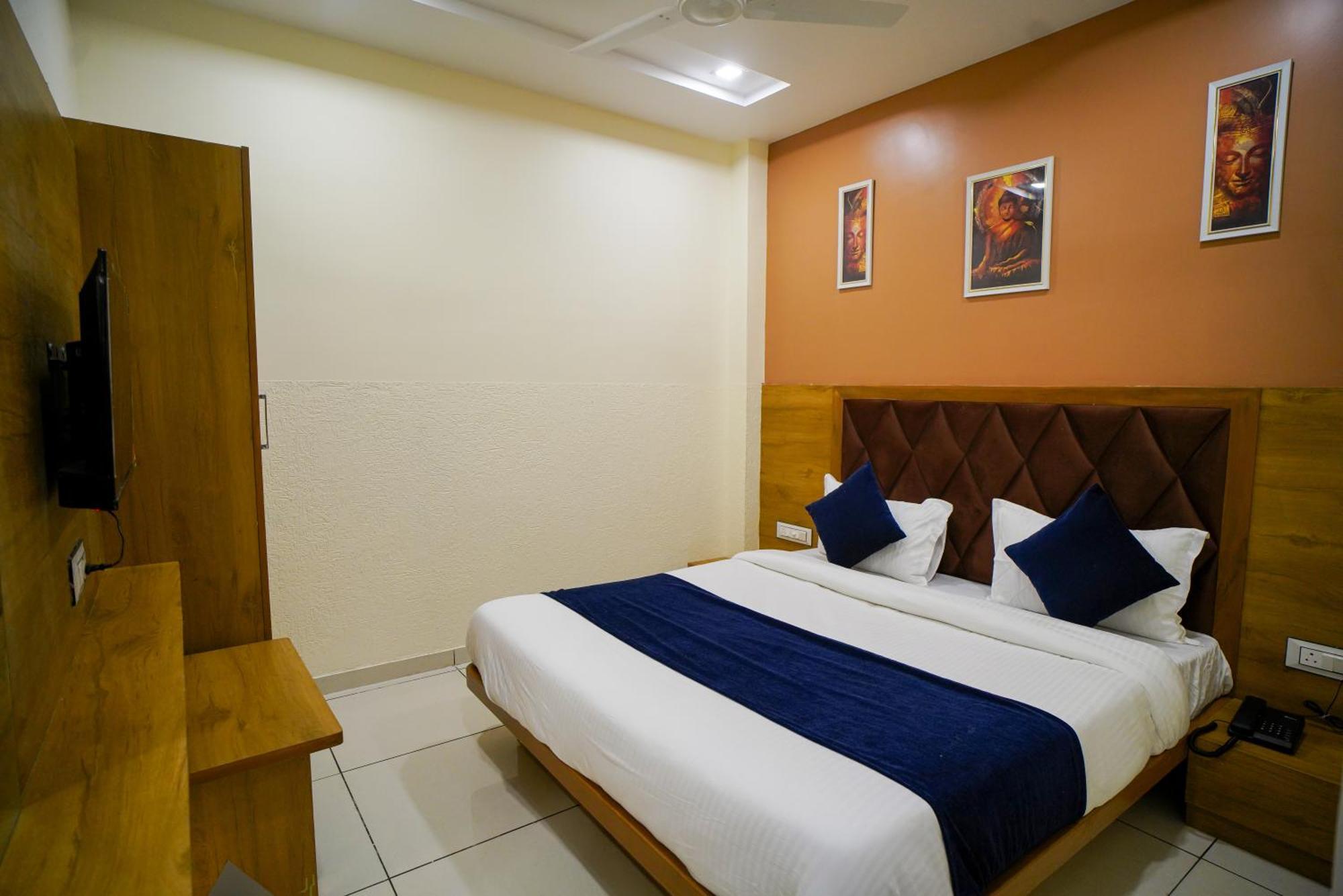 Hotel Suncity Αχμπανταμπάντ Εξωτερικό φωτογραφία