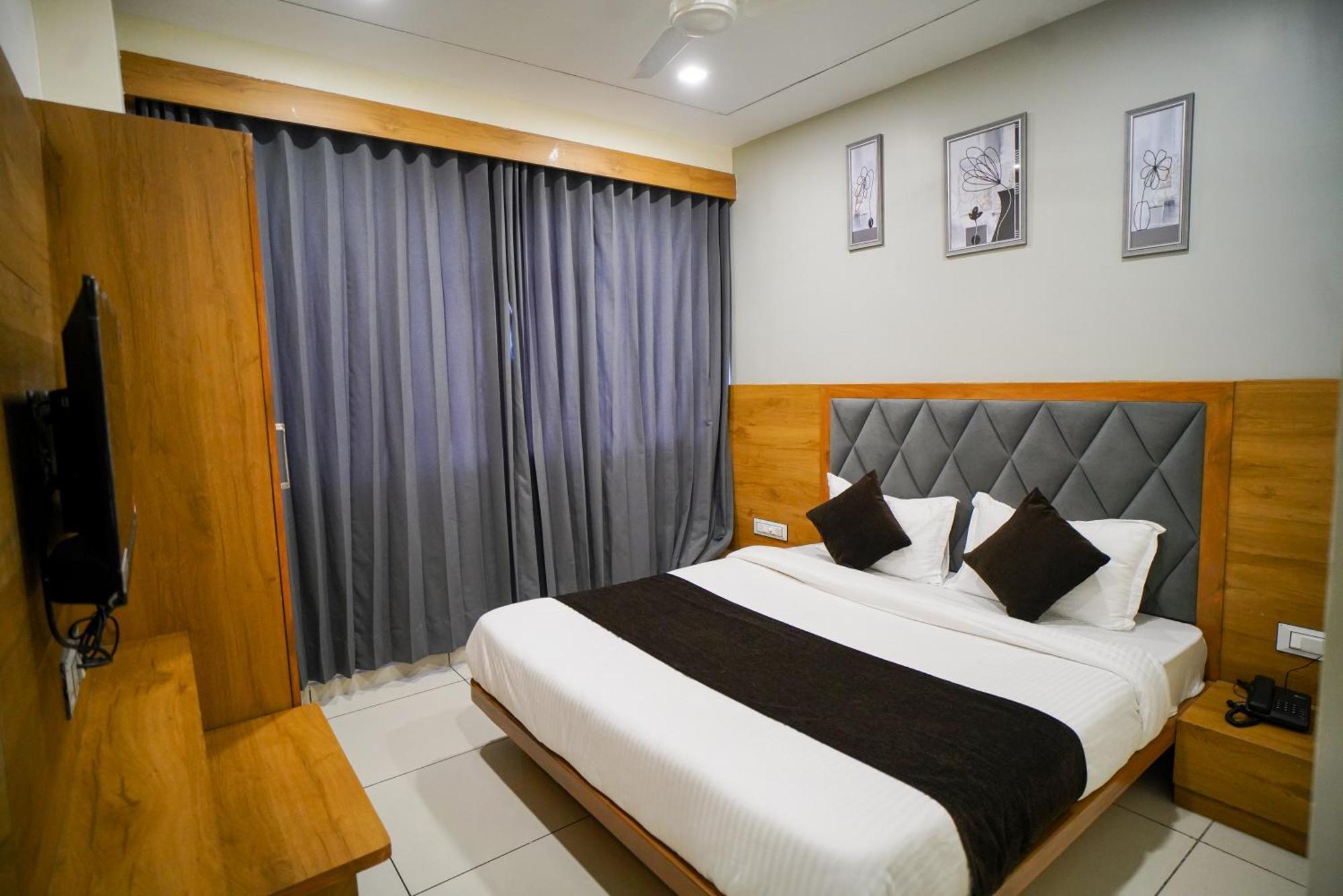 Hotel Suncity Αχμπανταμπάντ Εξωτερικό φωτογραφία
