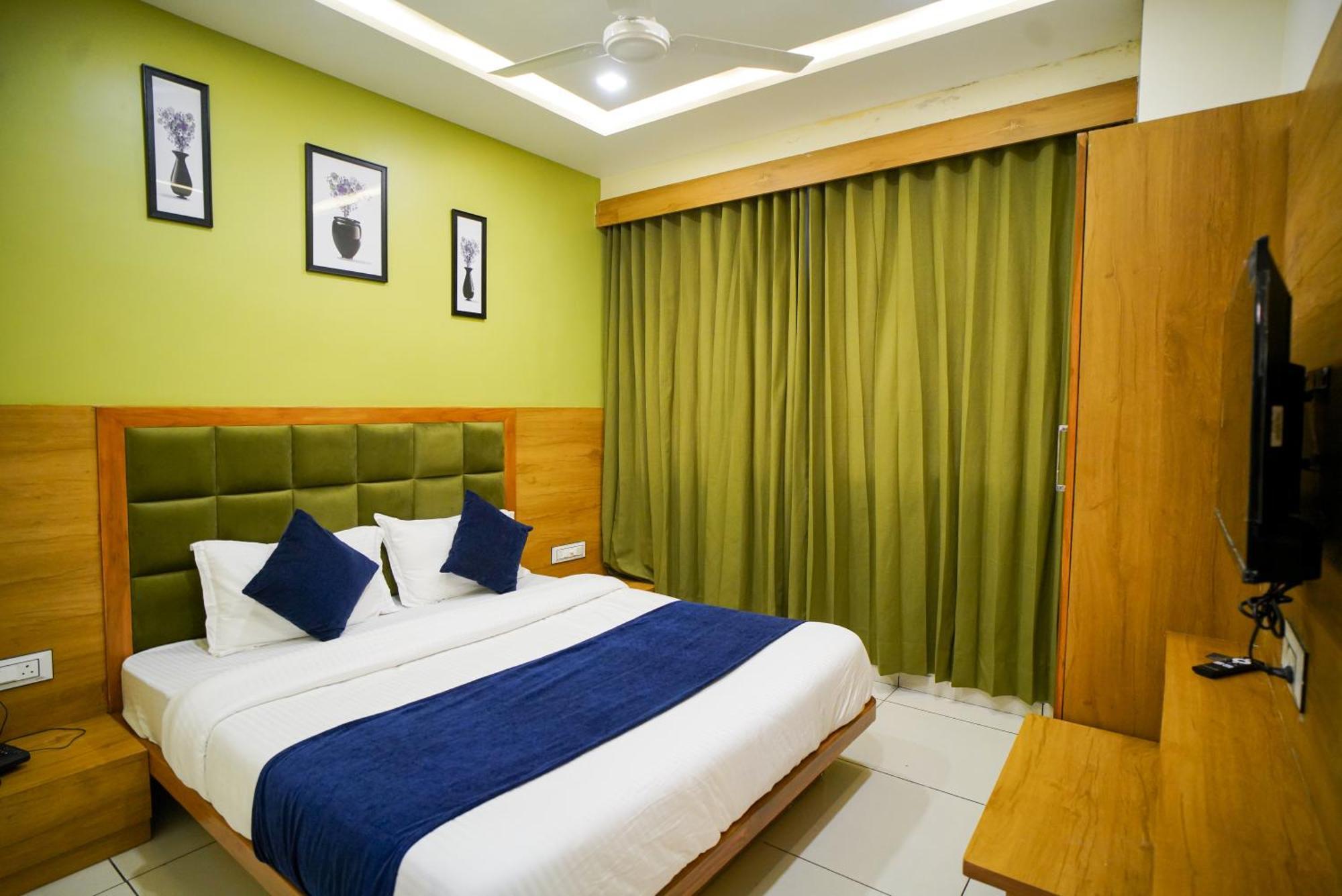 Hotel Suncity Αχμπανταμπάντ Εξωτερικό φωτογραφία